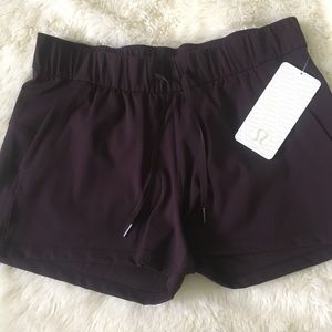Lulu Lemon On the Fly Shorts Size 10